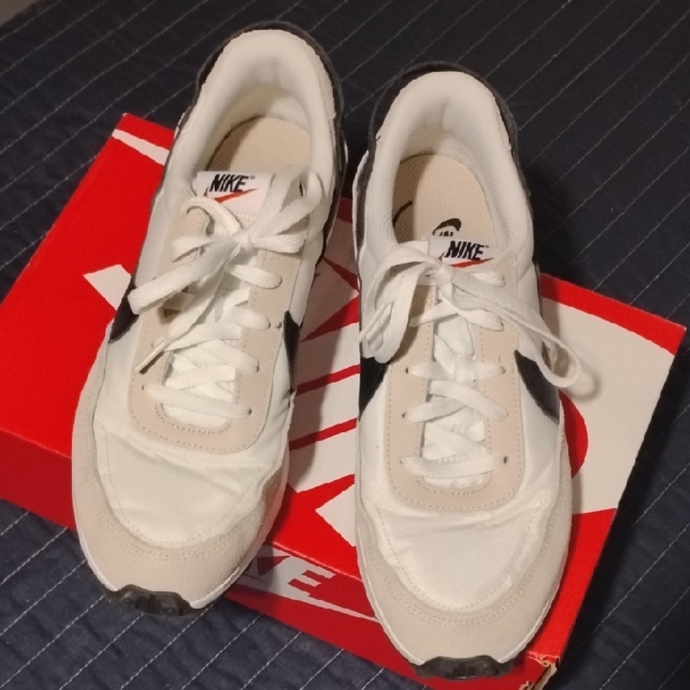 Nike Women's Cream and Black Sneakers